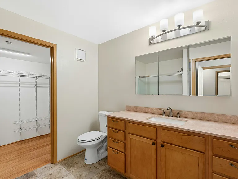 1652 25th Pl NE #203 — Photo 18
