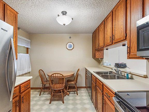 4th image of 4035 Victoria St N APT 110