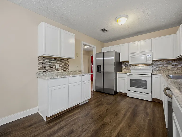 5054 Lancashire Ct — Photo 10