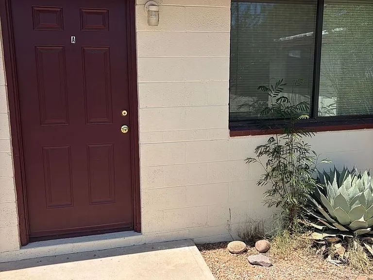 3240 E Towner St — Photo 9