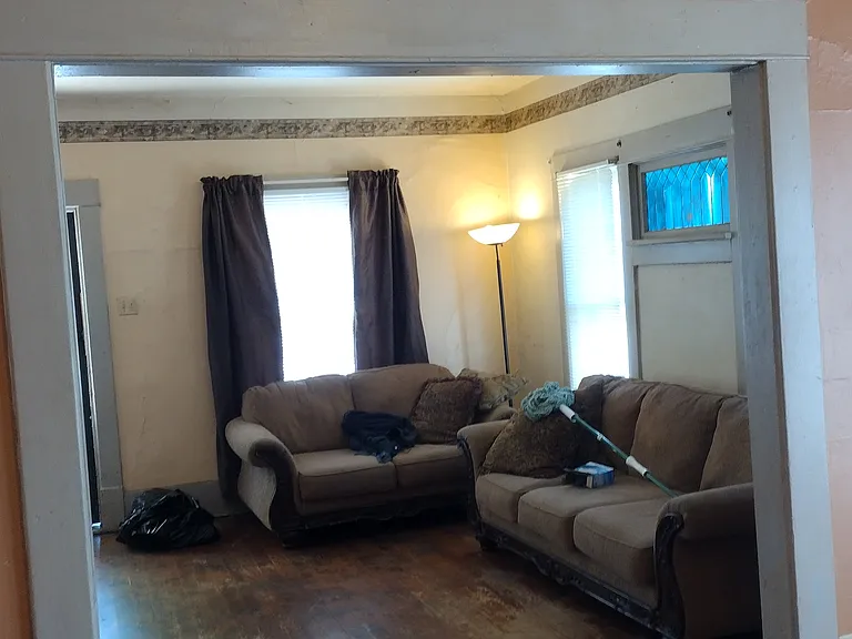233 S Sedgwick St — Photo 3