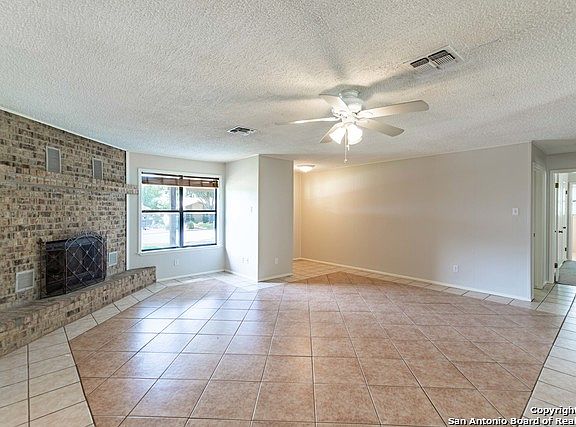 3rd image of 1136 Fox Run Cir