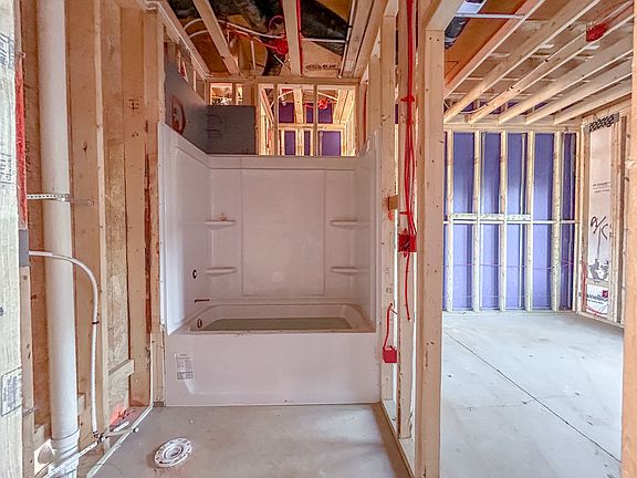 4th image of 205 Pond View Ct
