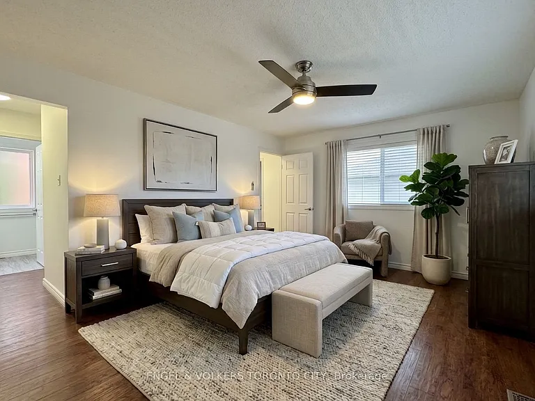 2052 Oak Bliss Cres — Photo 18