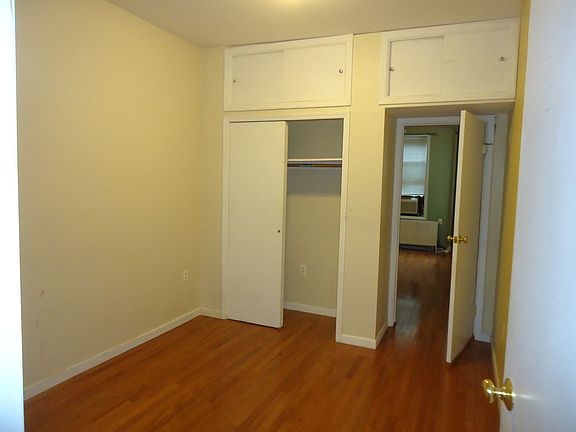 3rd image of 3097 44th St APT 1R