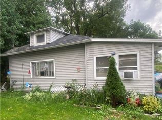 4586 S Gravel Rd, Medina, NY 14103