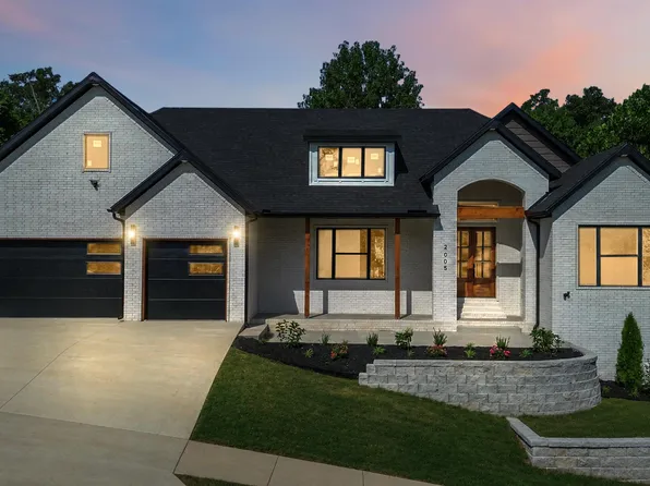 2005 NE Chaucer St, Bentonville, AR 72712