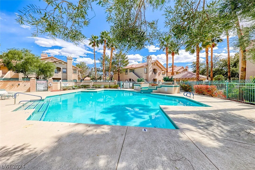 W Harmon Ave, Las Vegas — Photo 4