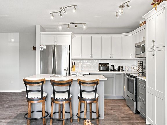 4th image of 4110 43rd Ave #104