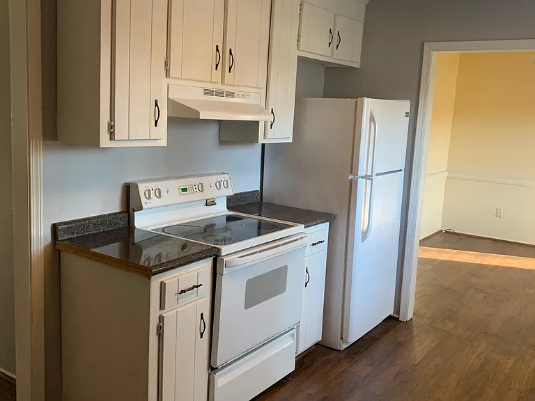 3501 Woodview Dr — Photo 12