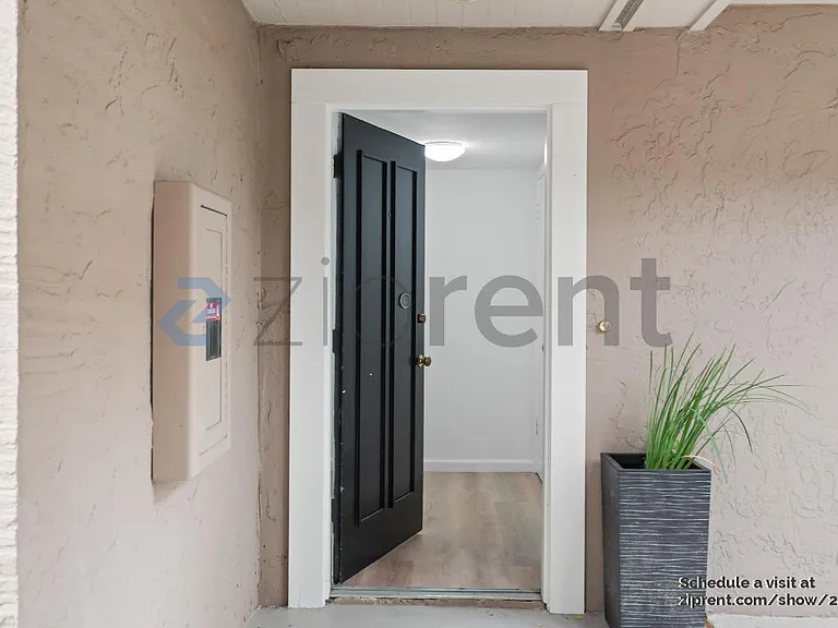 675 Sharon Park Dr #135 — Photo 3