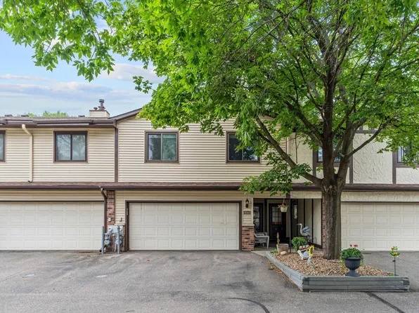 8545 Maplebrook Pkwy N, Brooklyn Park, MN 55445