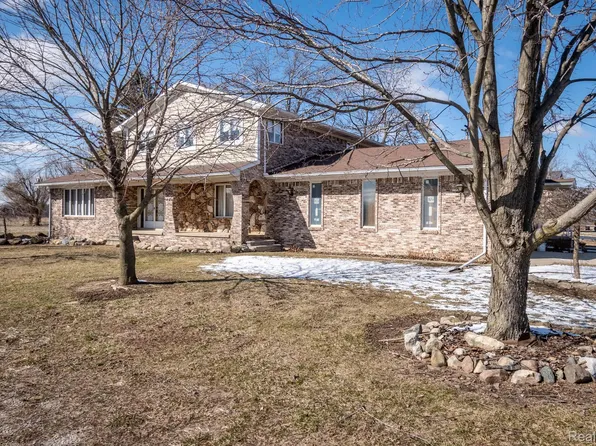 25274 Waltz Rd, New Boston, MI 48164