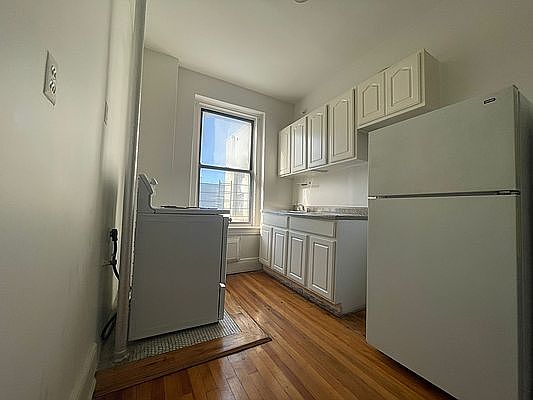 2nd image of 8020 Bay Pkwy #4B3