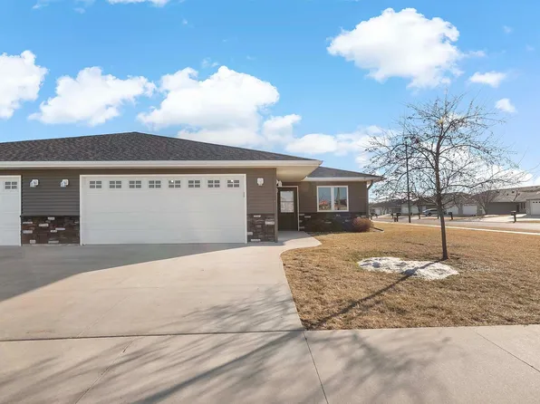 402 Tee Box Ln NE, Stewartville, MN 55976