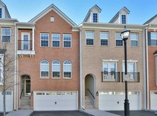 36 Creekside Ct, Secaucus, NJ