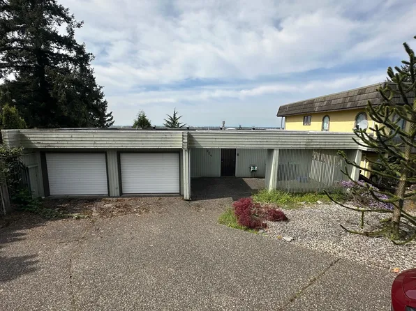 924 London Pl, New Westminster, BC V3M 4Z6