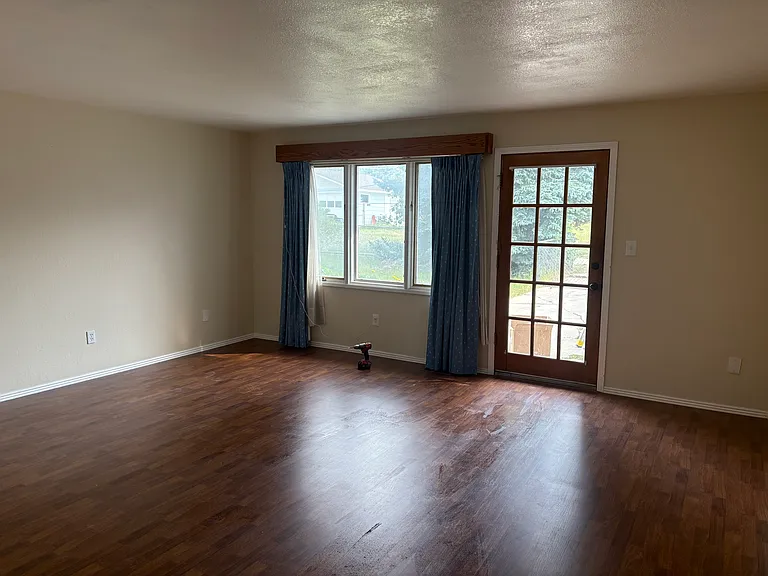 1415 Hollins Ave — Photo 15