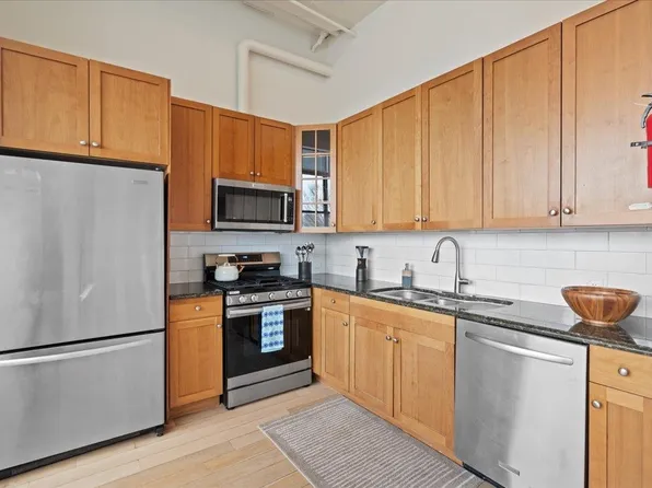 300 Communipaw Avenue image 9 of 36