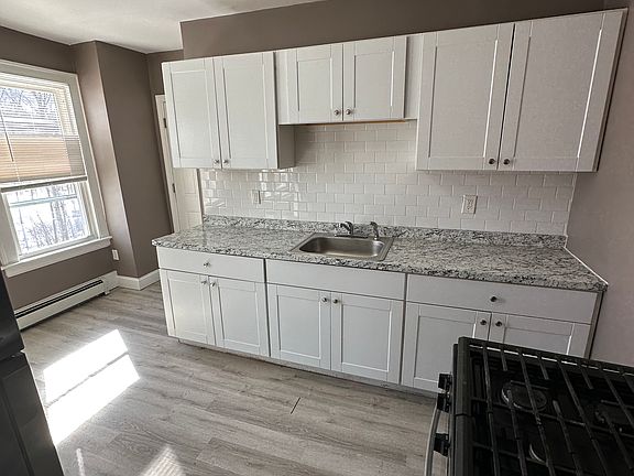 2nd image of 1015 Cooke St #1S