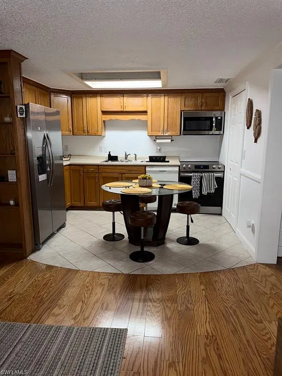 2 bed, 2.0 bath, 865 sqft, $1,800 — Photo 4