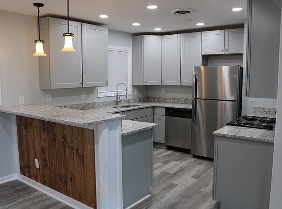 4th image of 614 Avenue E E
