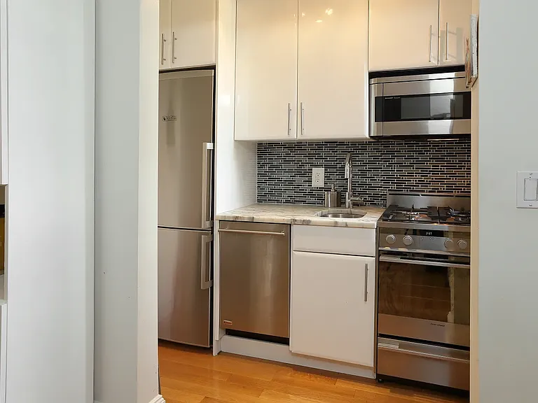 230 Riverside Dr #7J — Photo 2