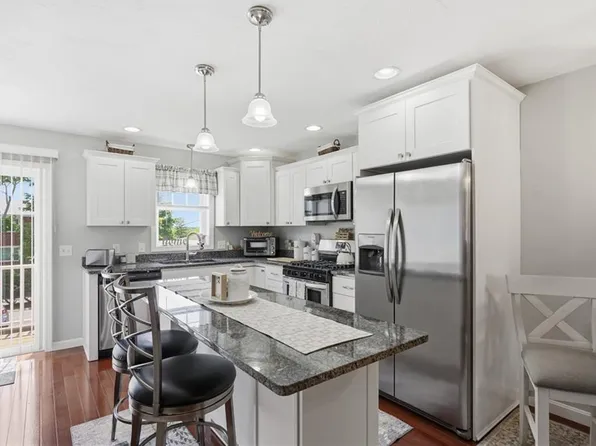 100 Woodlawn Ave #3, North Providence, RI 02911