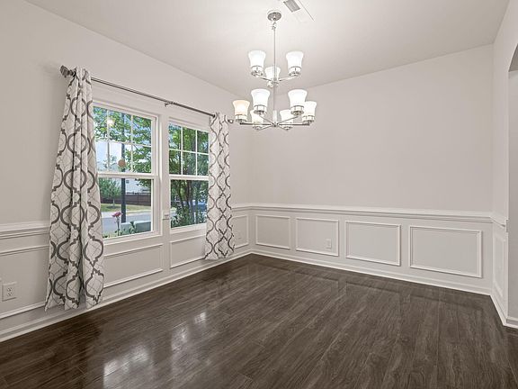 5th image of 306 Crusaders Dr