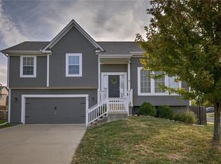 805 N Sycamore Ct, Gardner, KS 66030