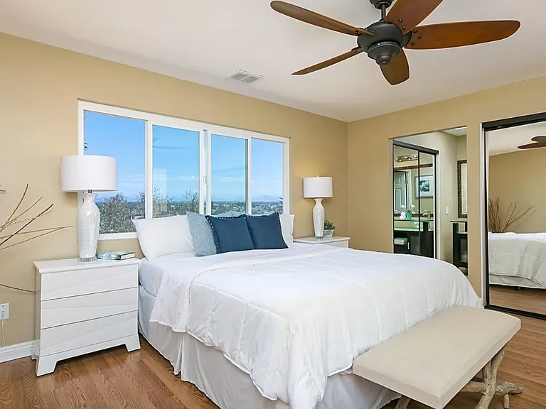 5881 Desert View Dr — Photo 3
