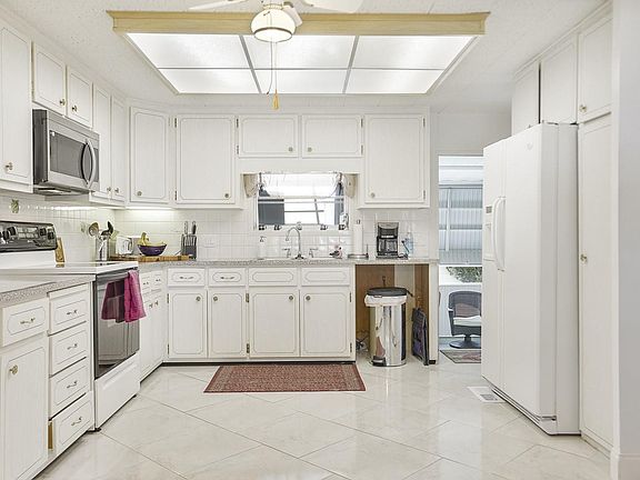 2nd image of 1801 SW 83rd Avenue
