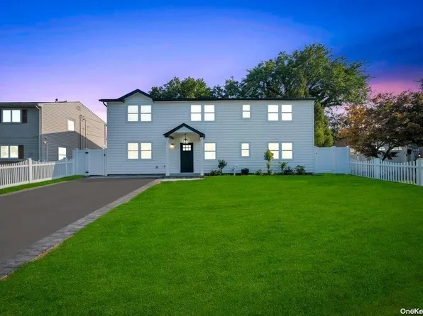 88 Squirrel Lane, Levittown, NY 11756