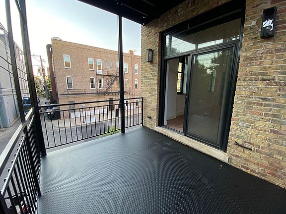 2nd image of 1900 W North Ave #2R