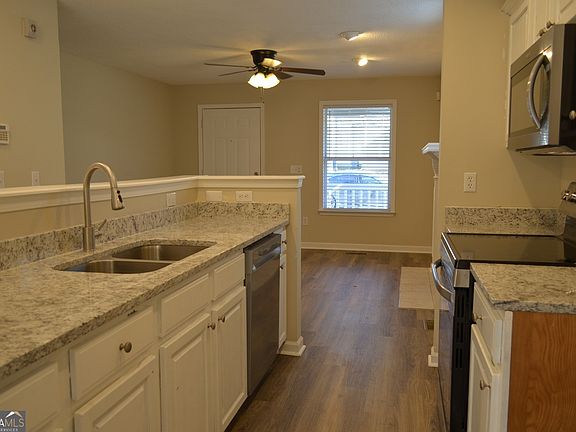 5th image of 1034 Hazel St