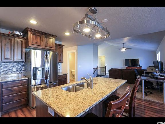 3rd image of 1634 S Landrock Dr