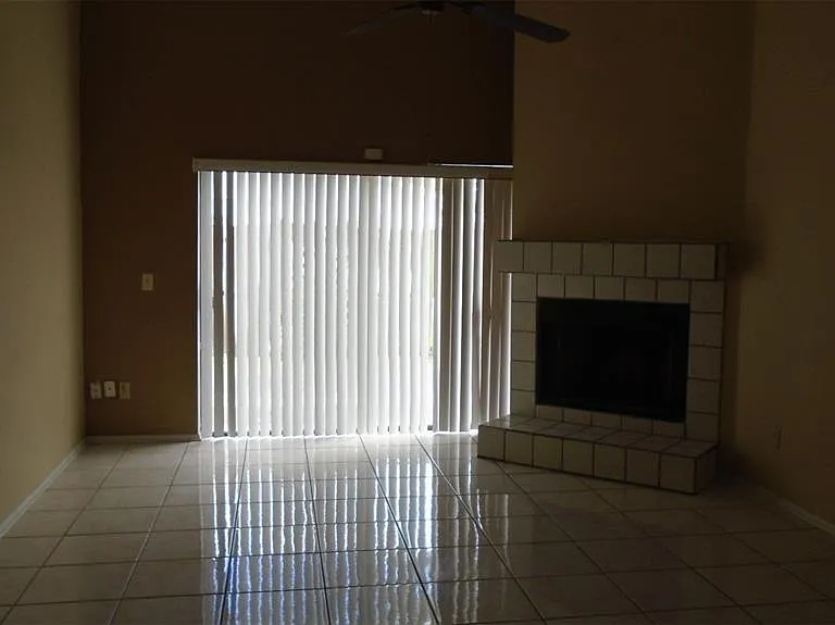 13107 Los Angeles Woods Ln — Photo 4