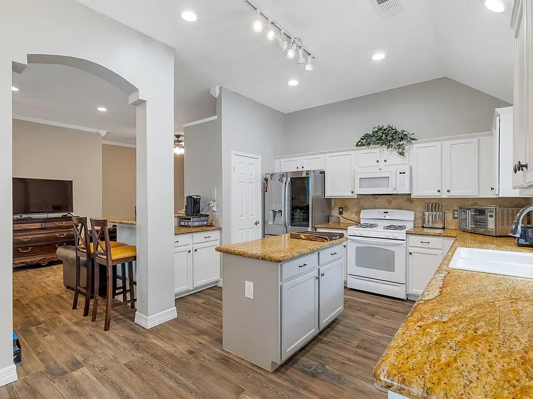 16115 Charter Rock Dr — Photo 2