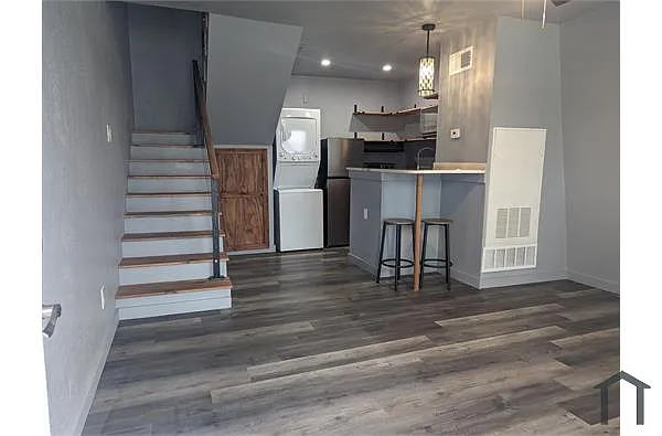 Building Photo - 2916 Ruidosa Ave #1