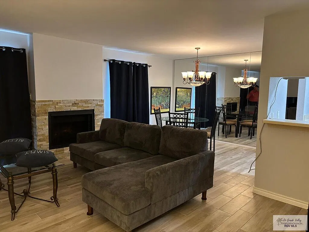 2 bed, 2.0 bath, 1050 sqft, $2,000 — Photo 3