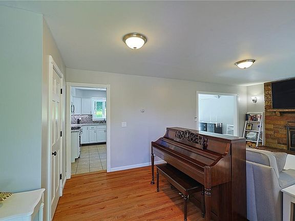 2nd image of 10 Elizabeth Avenue
