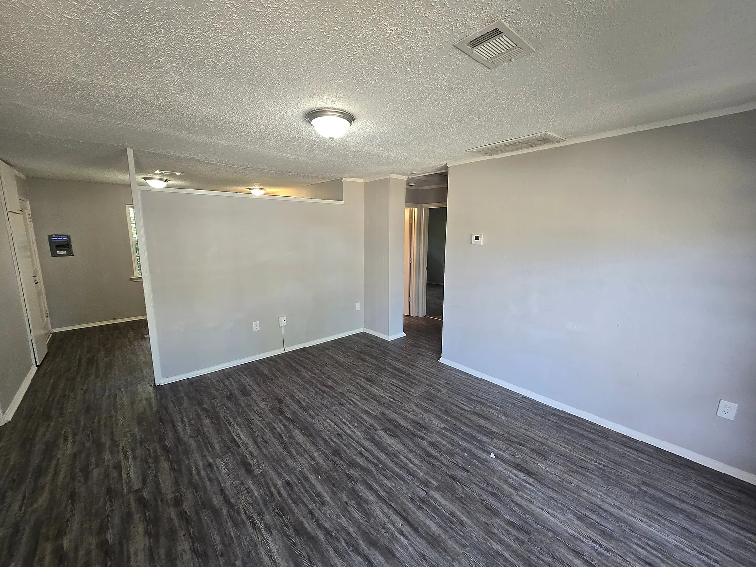 2 bed, 1.0 bath, $895 — Photo 3