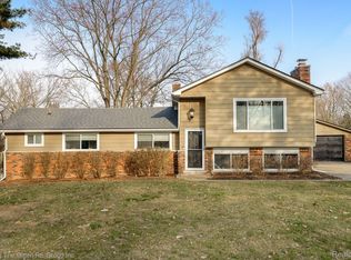 40165 Alden Rd, Van Buren Township, MI