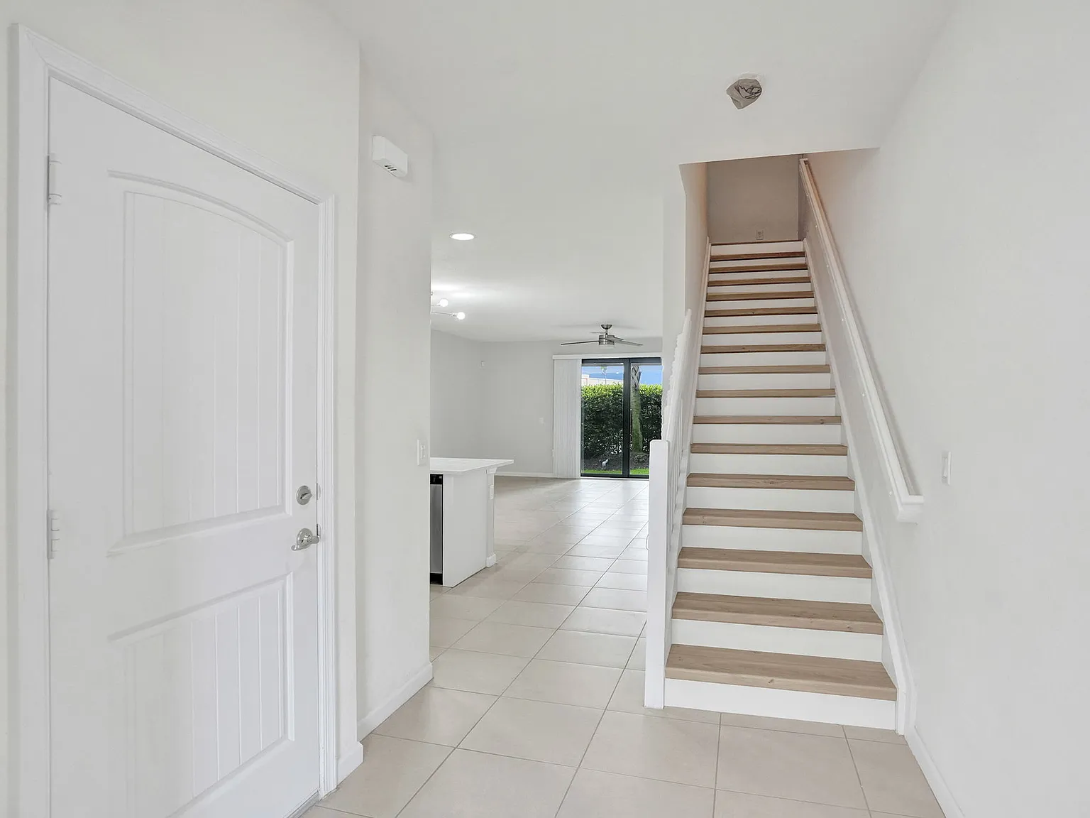 3 bed, 1303 sqft, $3,200 — Photo 4