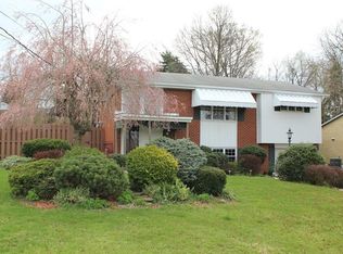 861 Quaker Dr, North Huntingdon, PA 15642