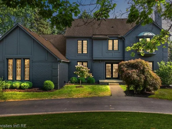 706 Great Oaks Dr, Bloomfield Hills, MI 48304