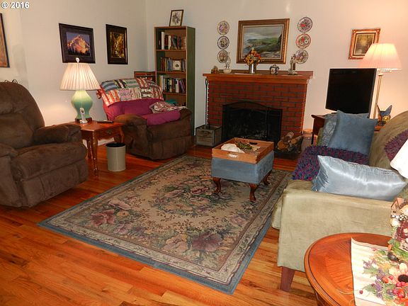 3rd image of 6601 SE Plum Dr