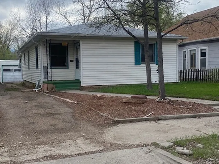 1126 Custer Ave — Photo 2