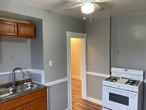4th image of 1519 Clark Ave