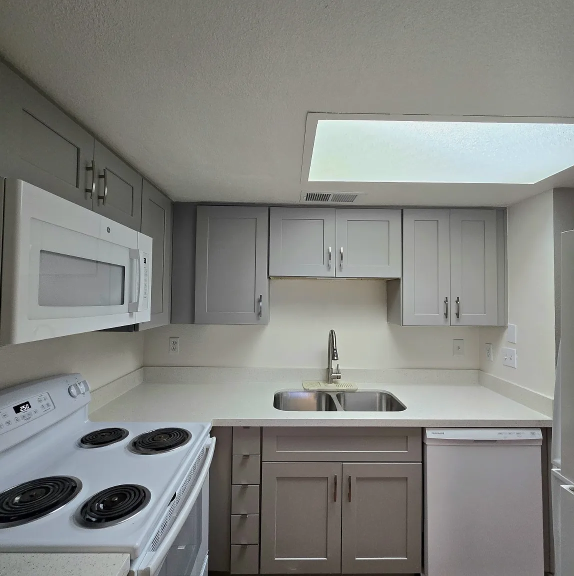 4 bed, 2.5 bath, 1342 sqft, $2,195 — Photo 4